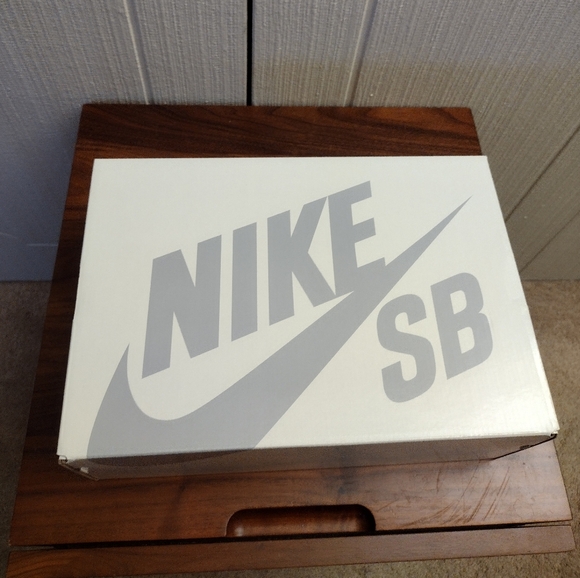 Nike Dunk SB Lows " There " Size 9.5 - Picture 13 of 13